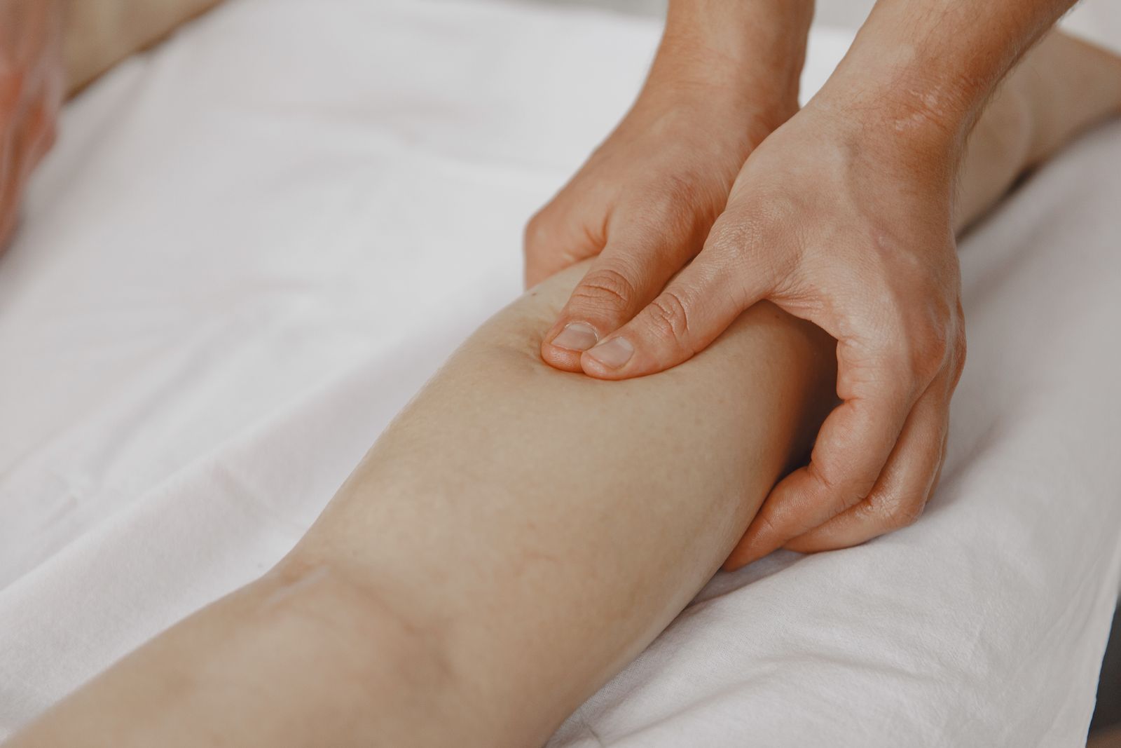 Manualny drenaż limfatyczny nóg - masaż terapeutyczny