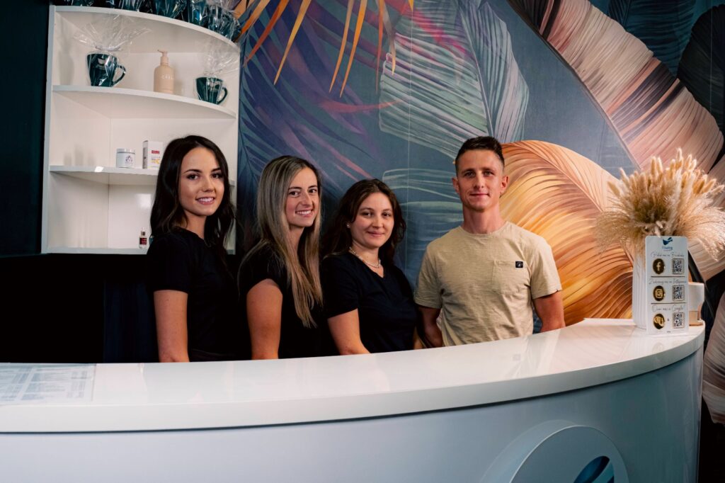 zespol-recepcja Zespół Floating Nowoczesne SPA w Cieszynie przy recepcji: Beata, Judyta, Kasia i Szymon
